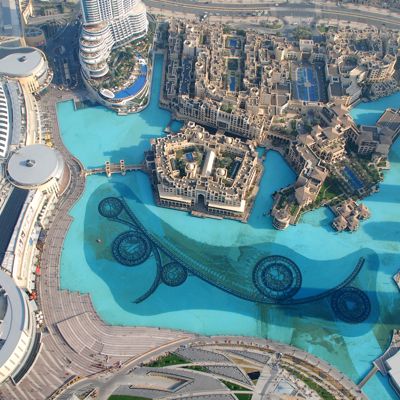 Dubai Mall and lake