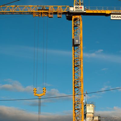 Flamma stolt mot dunkla skyar II - Slussen mars 2019